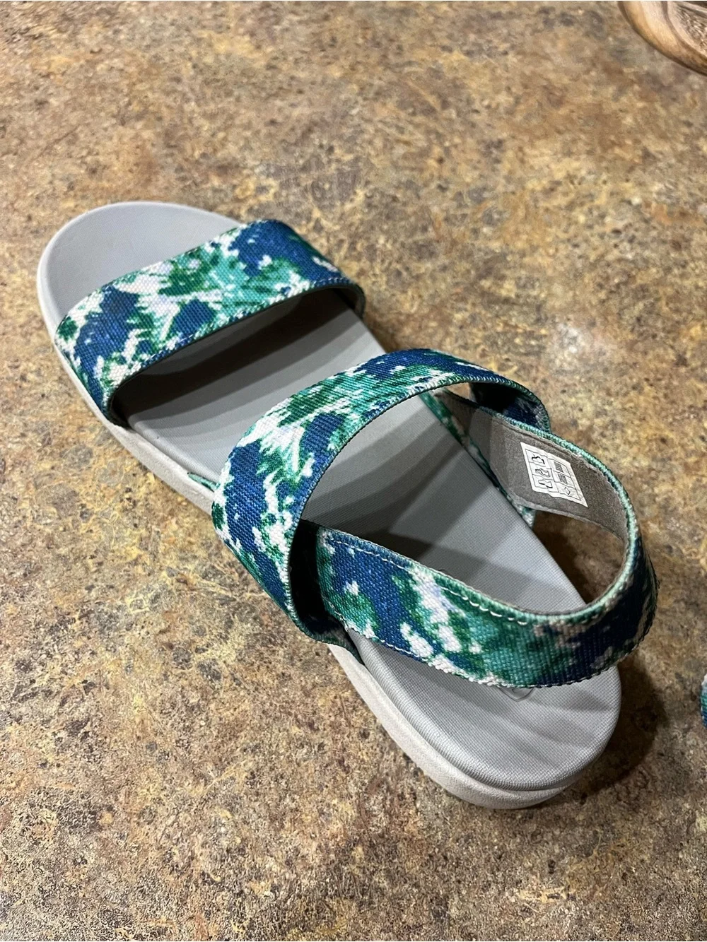 KEEN Elle Backstrap Sandals Women’s 9.5 Porcelain Tie Dye Blue Green Vacation